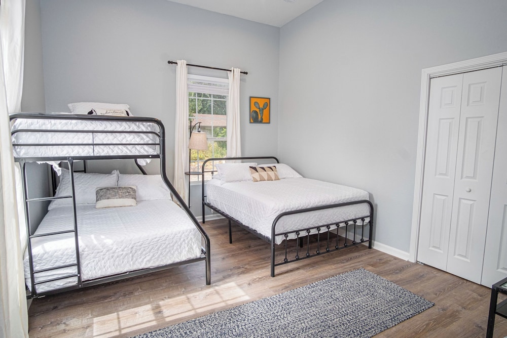 charming 3br 2ba gem close to downtown riverwalk