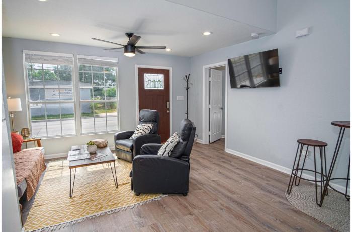 charming 3br 2ba gem close to downtown riverwalk