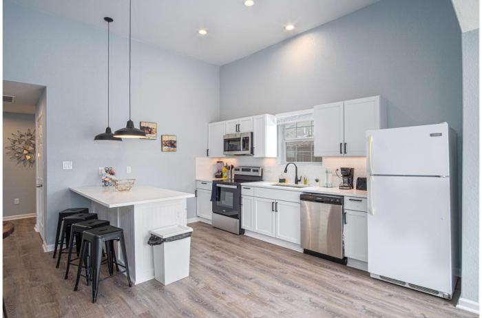 charming 3br 2ba gem close to downtown riverwalk