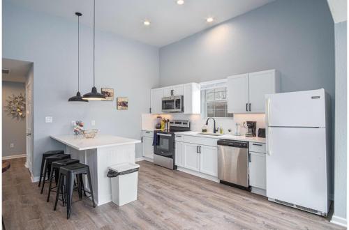 charming 3br 2ba gem close to downtown riverwalk