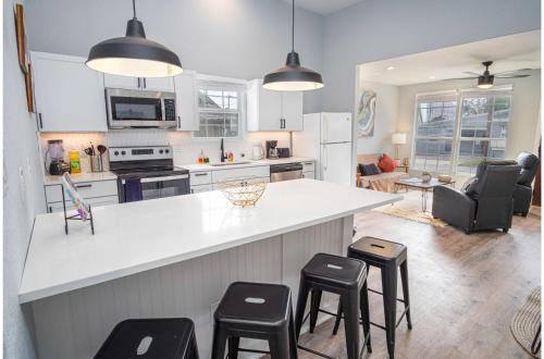 charming 3br 2ba gem close to downtown riverwalk