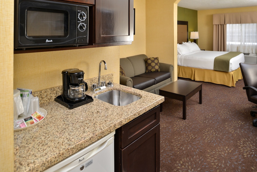 holiday inn express hotel and suites charlotte by ihg