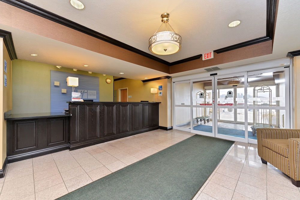 holiday inn express hotel and suites charlotte by ihg