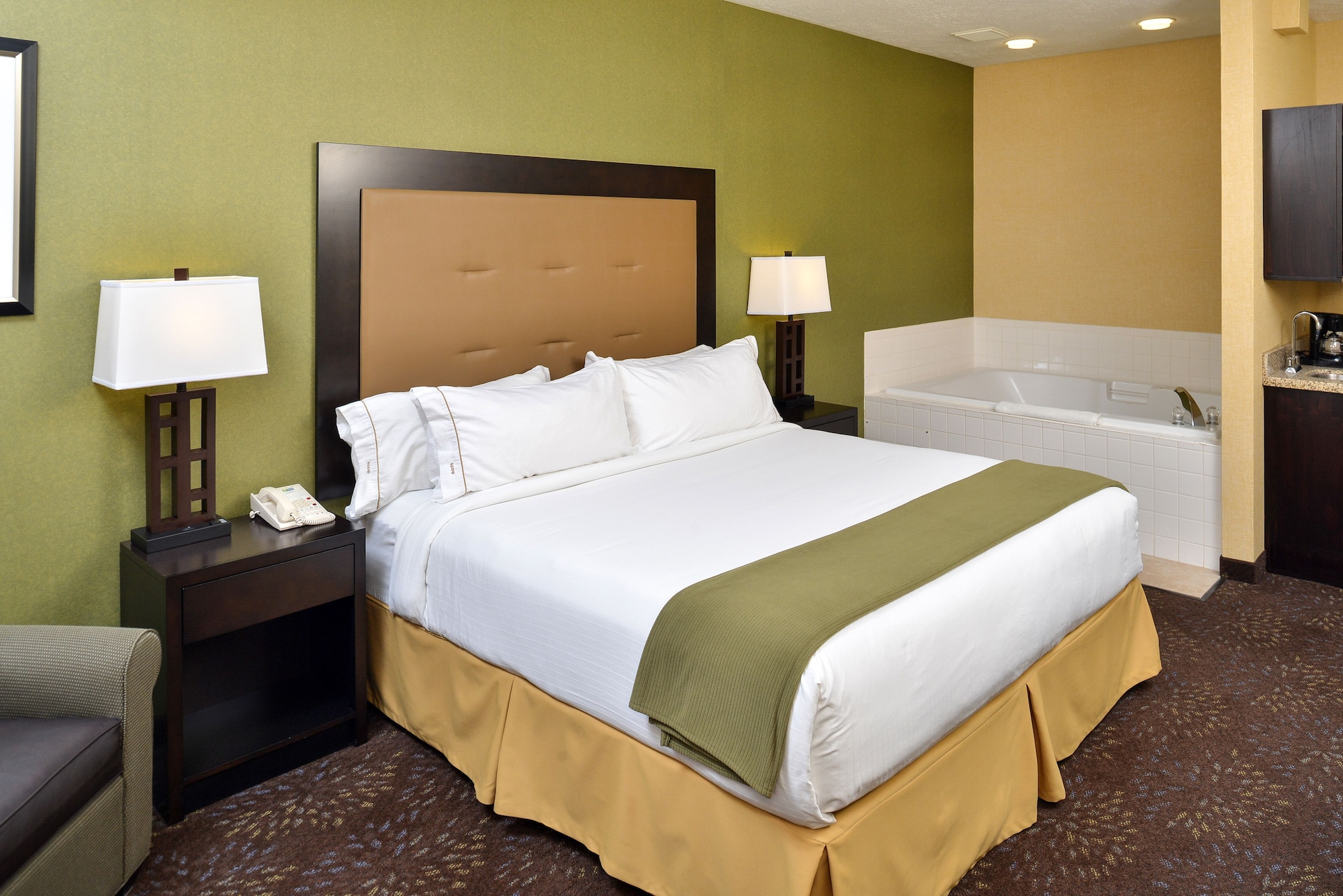 holiday inn express hotel and suites charlotte by ihg