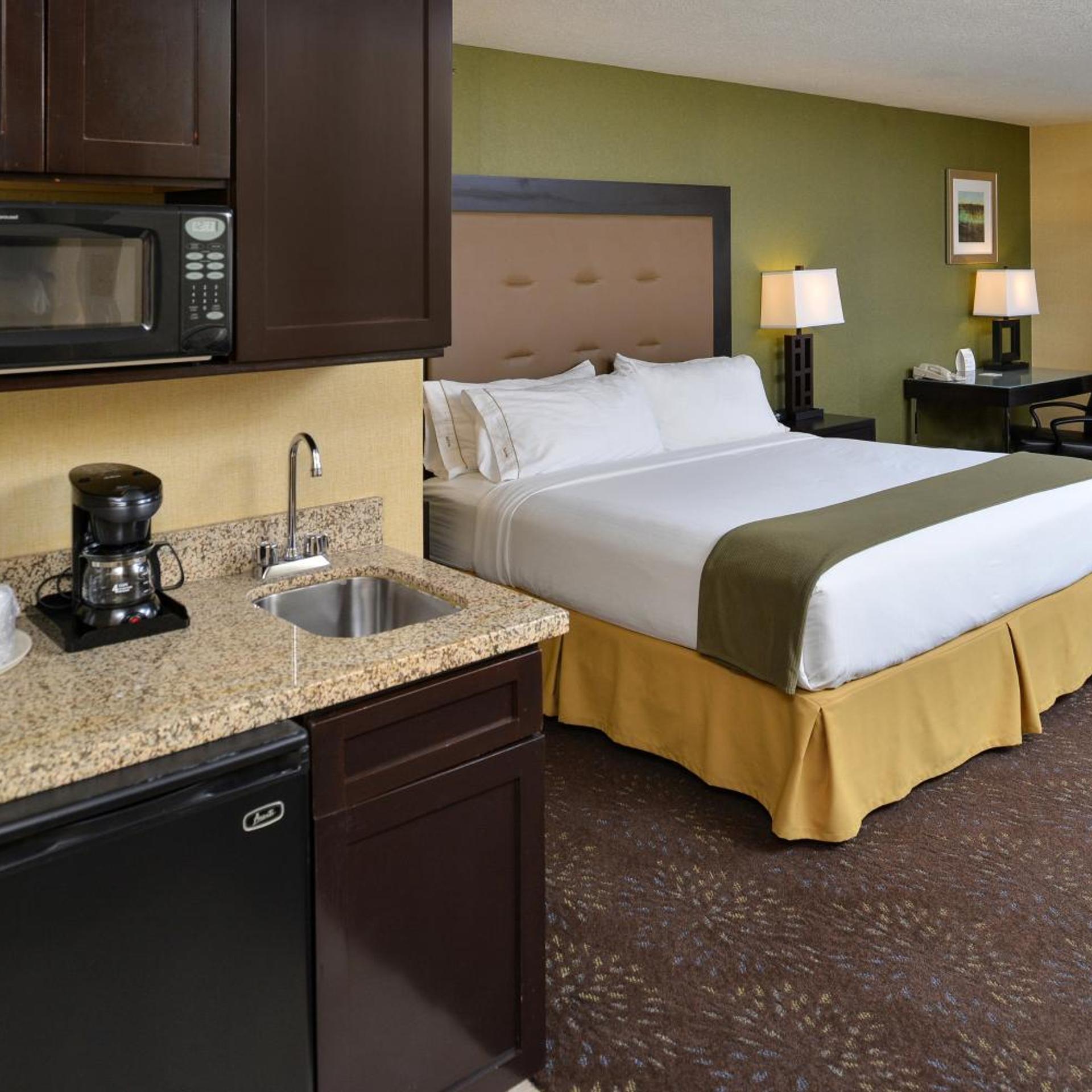 holiday inn express hotel and suites charlotte by ihg