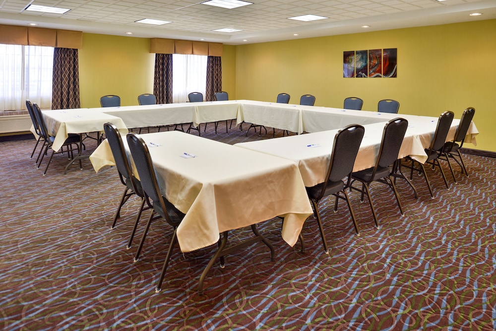 holiday inn express hotel and suites charlotte by ihg