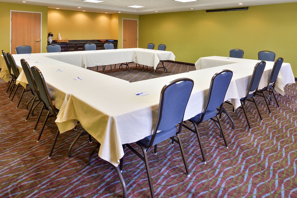 holiday inn express hotel and suites charlotte by ihg