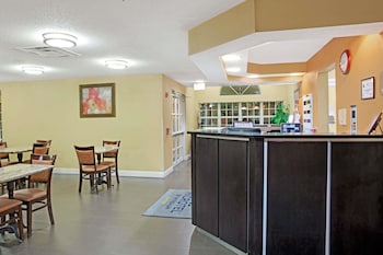 Microtel Inn By Wyndham Charlotte/University Place,In Charlotte (University Place),2 star