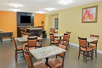 Microtel Inn By Wyndham Charlotte/University Place,In Charlotte (University Place),2 star