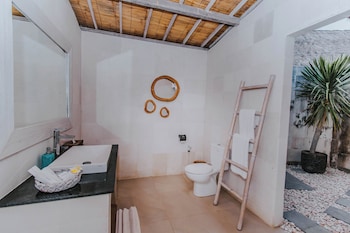 villa escape sandy bay