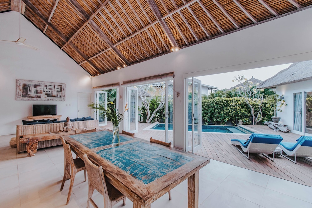 villa escape sandy bay