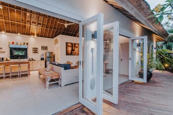 villa escape sandy bay