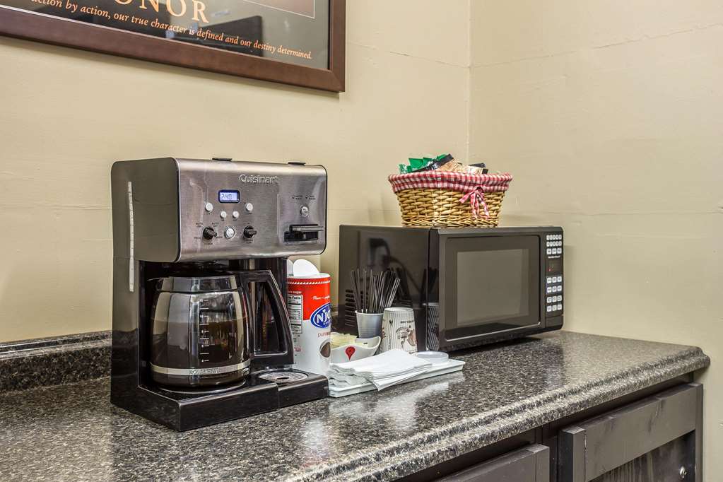 hometowne studios and suites by red roof charlotte ballantyne