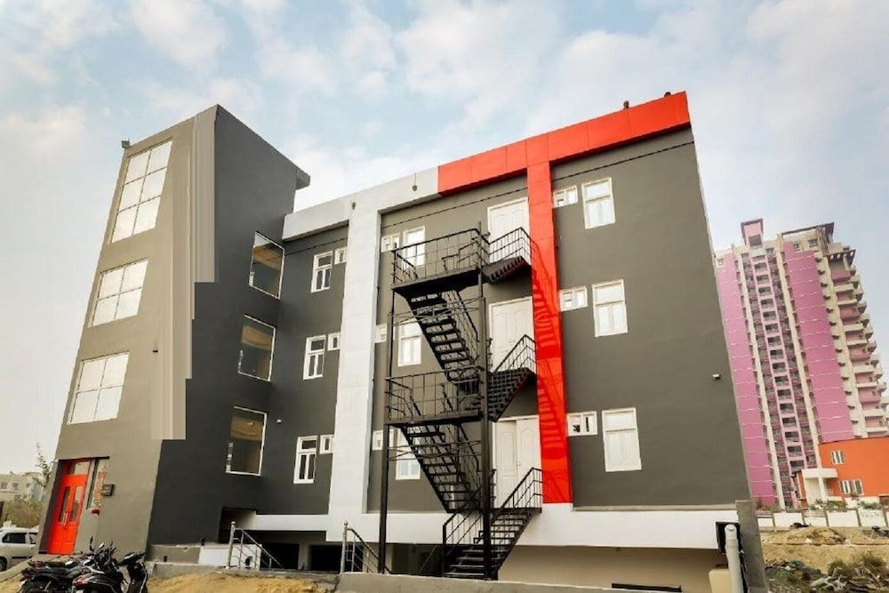 revking at hotel golden world