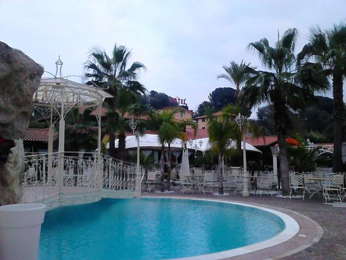 hotel happy days