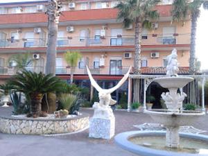 hotel happy days
