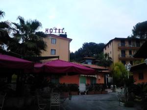hotel happy days