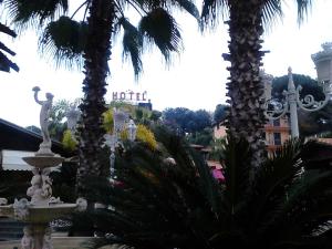 hotel happy days