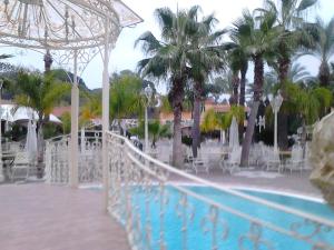 hotel happy days