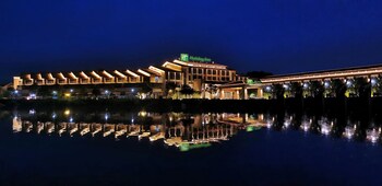 holiday inn wuyi mountain water village an ihg hotel