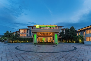 holiday inn wuyi mountain water village an ihg hotel