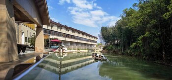 Holiday Inn Wuyi Mountain Water Village, An Ihg Hotel,Wuyishan>>Nanping,2.5 star