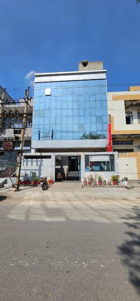 hotel jageer bawana