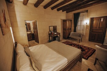 lagania cave suites