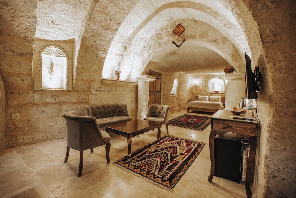 lagania cave suites