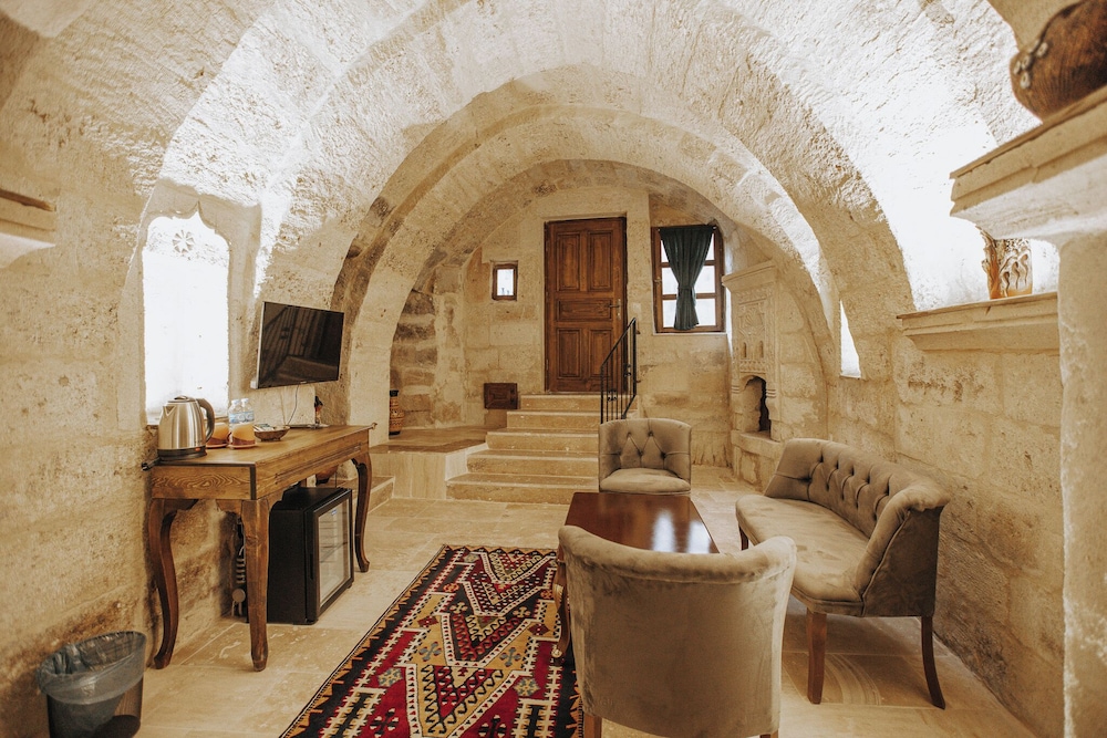 lagania cave suites