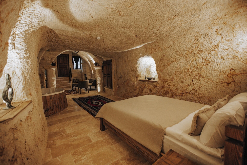 lagania cave suites