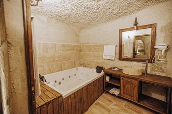 lagania cave suites
