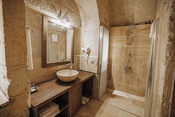 lagania cave suites