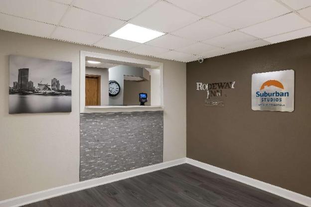 suburban studios milwaukee airport