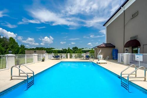 avid hotels fort payne an ihg hotel