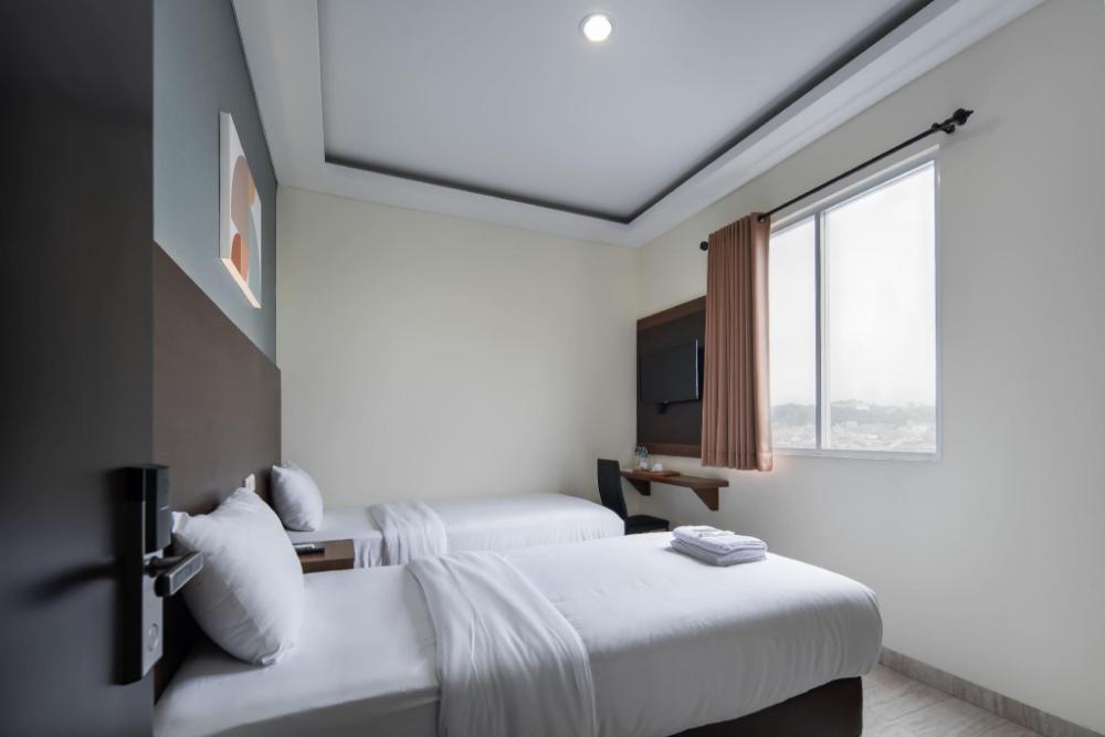 cove west inn