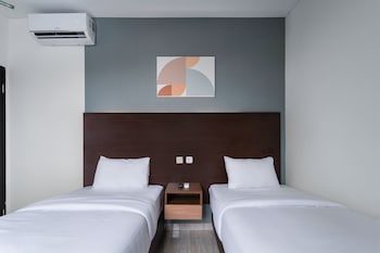 cove west inn