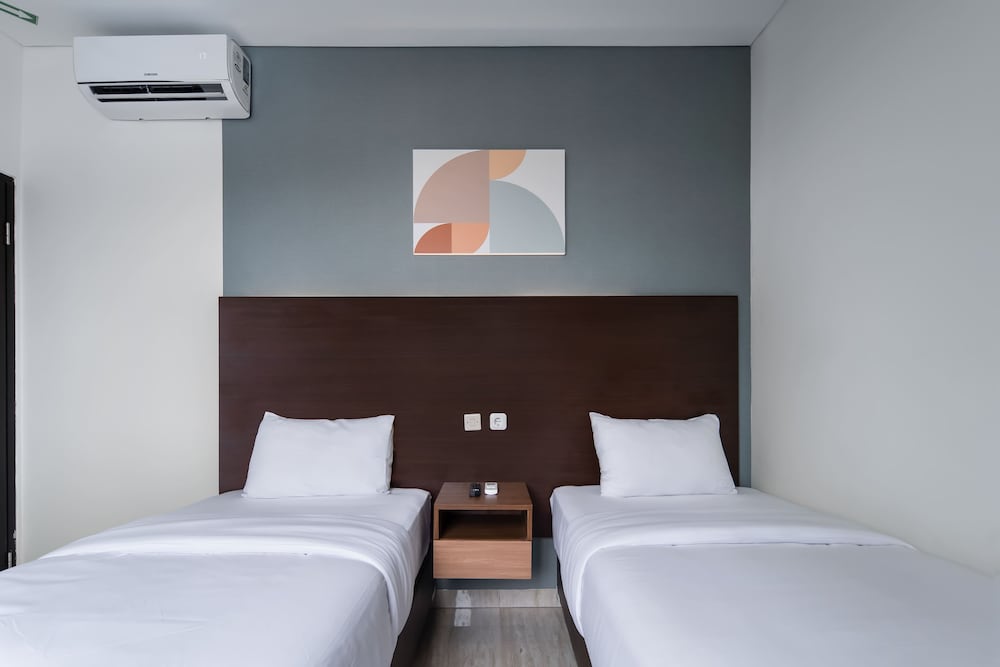 cove west inn