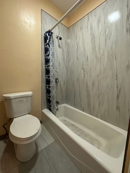 unity hotel no parking and rooms are upstairs