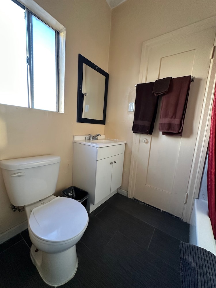 unity hotel no parking and rooms are upstairs