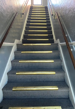 unity hotel no parking and rooms are upstairs