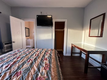 unity hotel no parking and rooms are upstairs