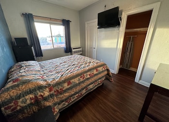 unity hotel no parking and rooms are upstairs