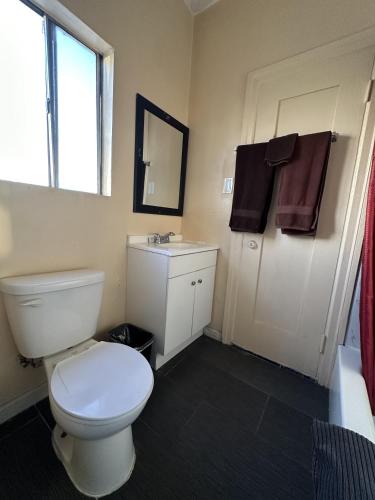 unity hotel no parking and rooms are upstairs