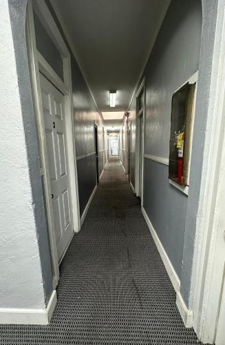 unity hotel no parking and rooms are upstairs