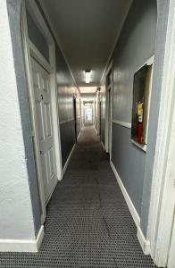 unity hotel no parking and rooms are upstairs