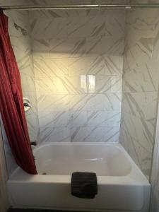 unity hotel no parking and rooms are upstairs