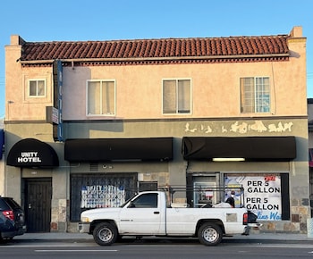 unity hotel no parking and rooms are upstairs