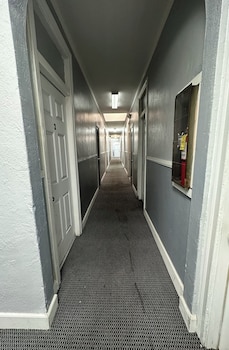 unity hotel no parking and rooms are upstairs