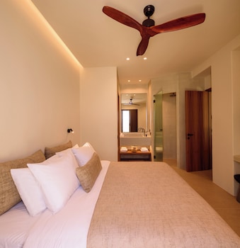 elessa hotel adults only